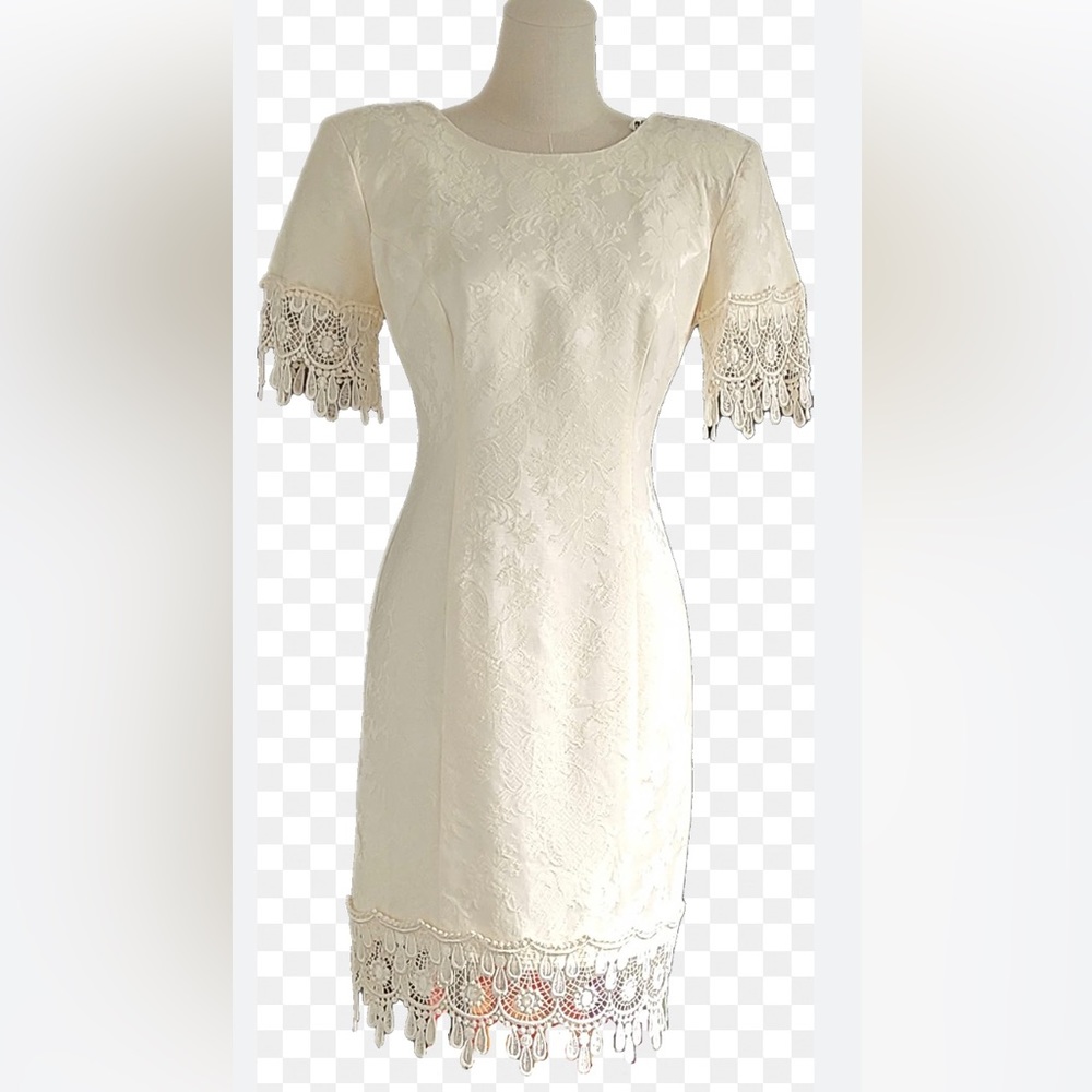Gorgeous Vintage  Cream colored Lace Dress, size 10